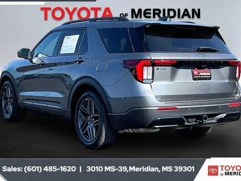 Used 2026 Ford Explorer ST-Line w/ ST-Line Street Pack RWD image 2