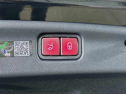Used 2026 Mercedes-Benz C 300 4MATIC Sedan image 9