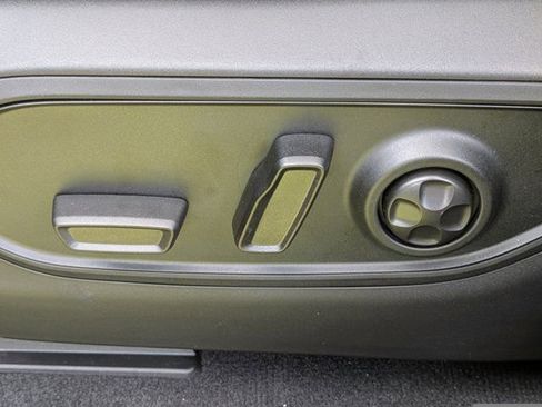 New 2025 Jeep Grand Cherokee L Laredo image 21