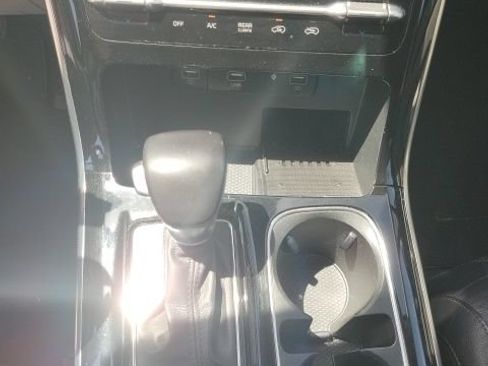 Certified 2022 Kia Carnival SX Prestige FWD image 9
