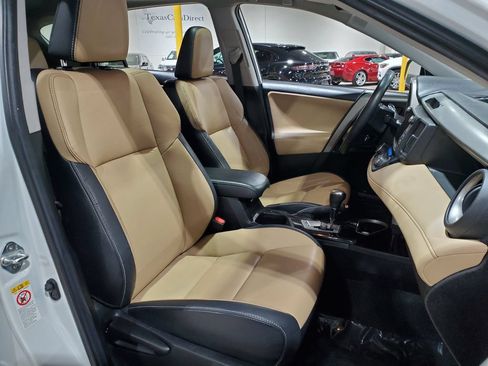 Used 2018 Toyota RAV4 Limited FWD image 13