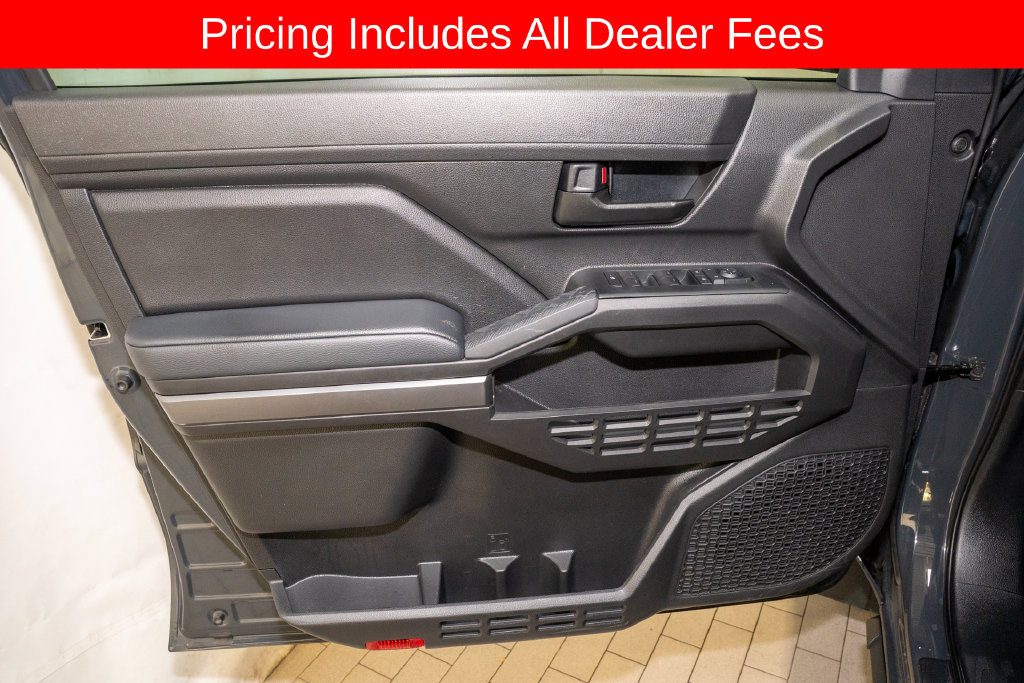 Used 2025 Toyota Tacoma SR5 AWD/4WD image 10
