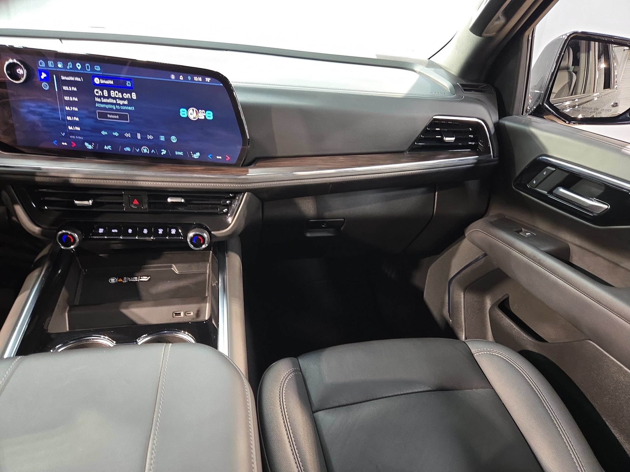 Used 2025 Chevrolet Suburban Z71 AWD/4WD image 9