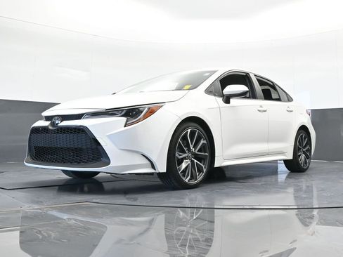 Used 2020 Toyota Corolla LE image 53