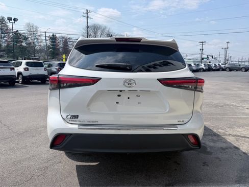 Used 2023 Toyota Highlander XLE image 9