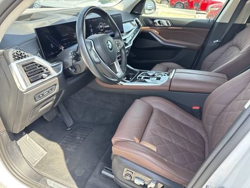 Used 2025 BMW X7 xDrive40i w/ Premium Package AWD/4WD image 10