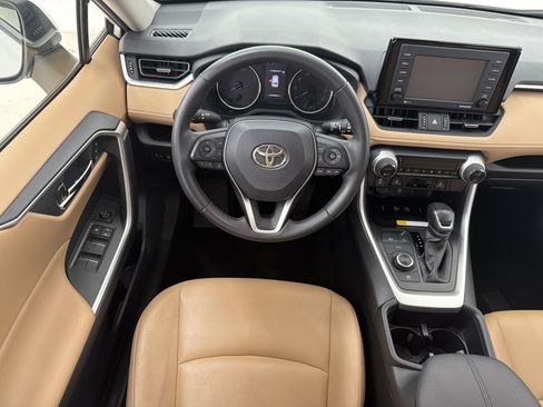 Certified 2022 Toyota RAV4 XLE Premium AWD/4WD image 4
