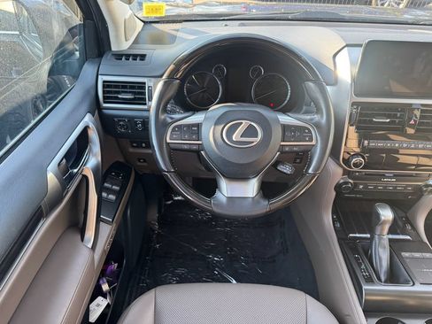 Used 2023 Lexus GX 460 Premium w/ Premium Package AWD/4WD image 11