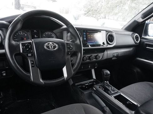 Used 2017 Toyota Tacoma TRD Off-Road image 32