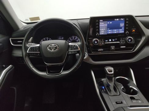 Used 2021 Toyota Highlander LE image 22