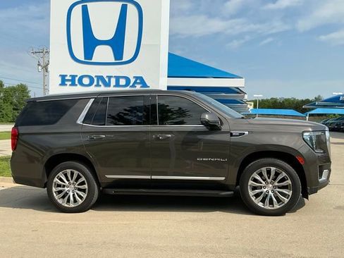 Used 2021 GMC Yukon Denali w/ Advanced Technology Package image 2