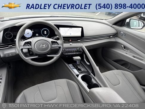 Used 2025 Hyundai Elantra SEL image 20