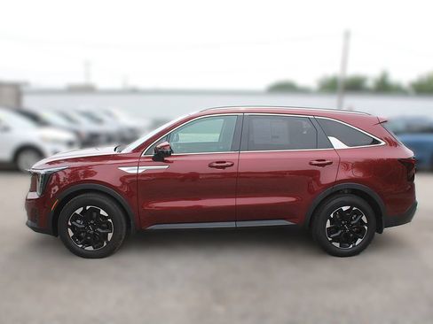 Certified 2025 Kia Sorento S FWD image 13