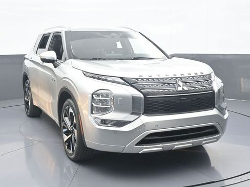 Used 2023 Mitsubishi Outlander SEL image 9