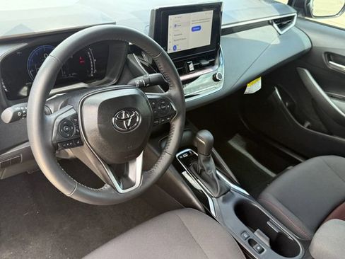 Used 2026 Toyota Corolla SE FWD image 5