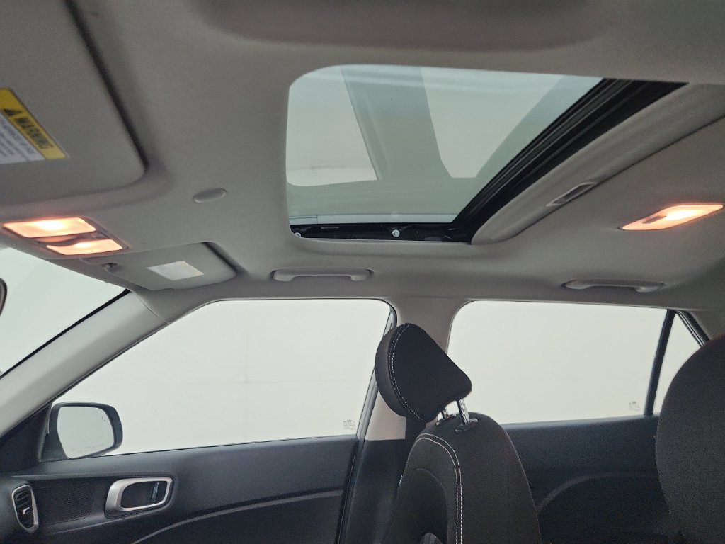 Used 2025 Hyundai Venue SEL FWD image 32