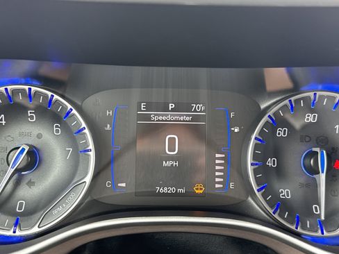 Used 2023 Chrysler Voyager LX image 18