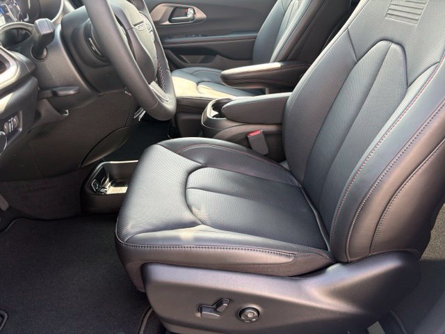 New 2027 Chrysler Pacifica Select FWD image 10