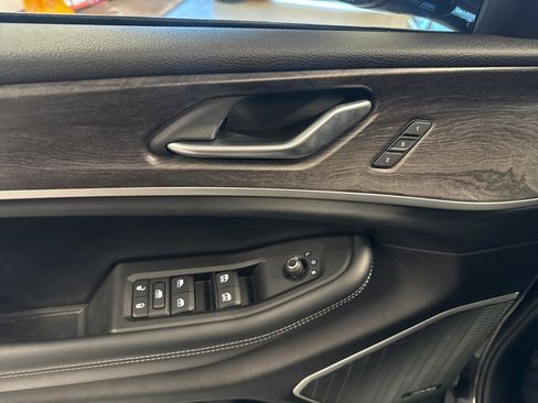 Used 2021 Jeep Grand Cherokee L Limited w/ Luxury Tech Group II image 6