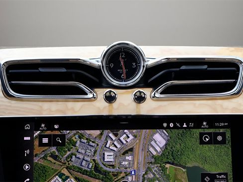 Certified 2021 Bentley Bentayga image 19