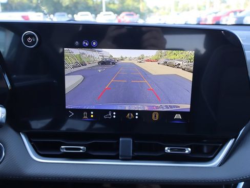 New 2027 Chevrolet Equinox LT w/ Convenience Package II FWD image 13