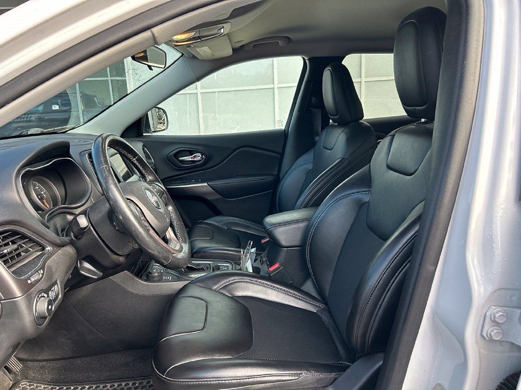 Used 2020 Jeep Cherokee Latitude Plus w/ Cold Weather Group AWD/4WD image 8