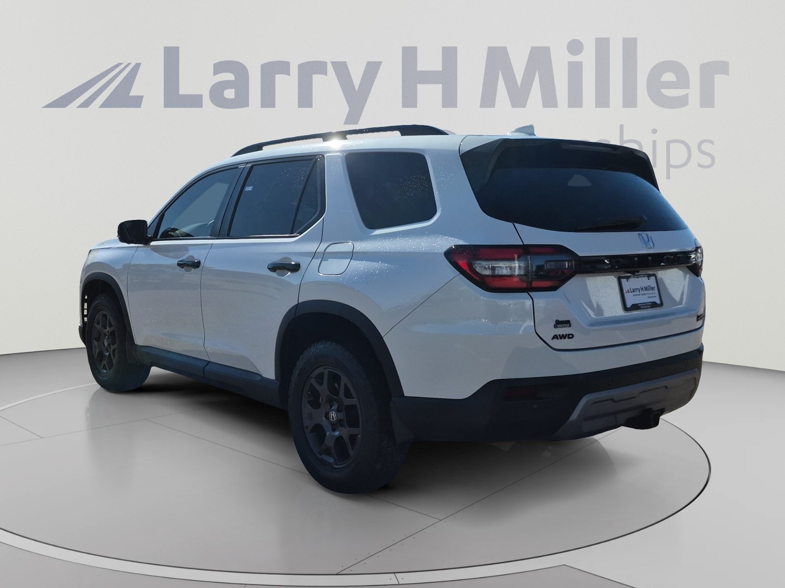 Used 2024 Honda Pilot TrailSport image 3