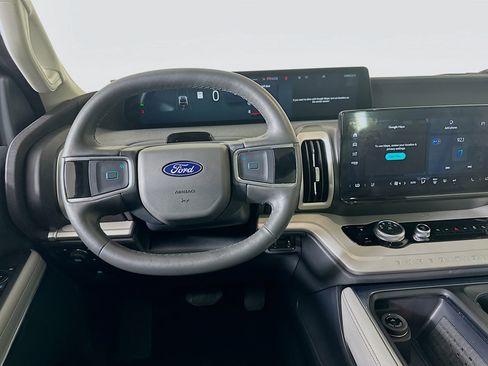Used 2025 Ford Expedition Max Active AWD/4WD image 17