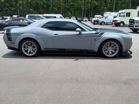Used 2022 Dodge Challenger SRT Hellcat RWD image 2