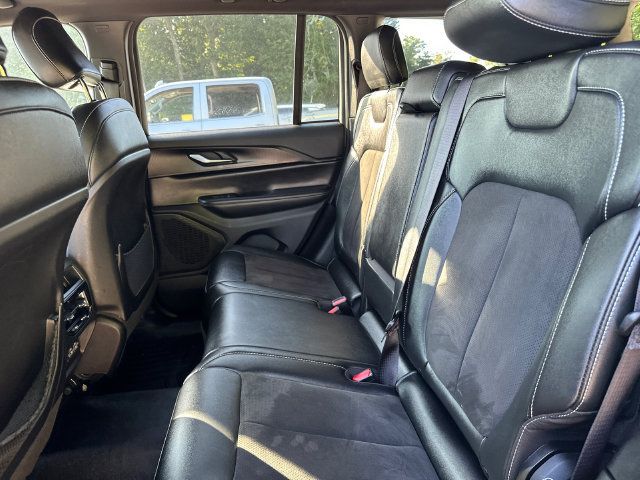 Used 2023 Jeep Grand Cherokee Altitude RWD image 17