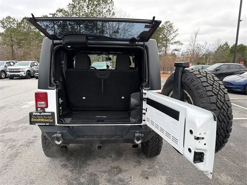 Used 2014 Jeep Wrangler Rubicon w/ Power Convenience Group image 17
