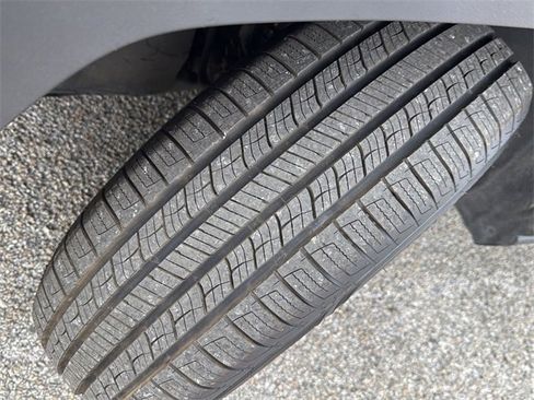 Used 2021 Toyota RAV4 XLE image 10