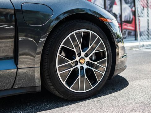Used 2021 Porsche Taycan RWD image 4