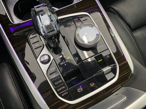 Used 2020 BMW X7 M50i w/ Executive Package image 18