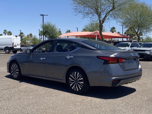 Used 2024 Nissan Altima 2.5 SV FWD image 4