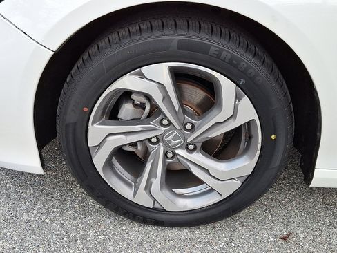 Used 2019 Honda Accord EX image 8