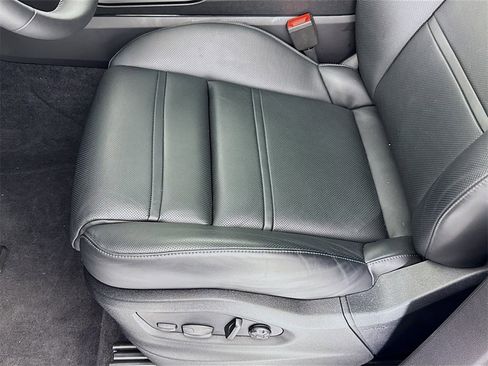 Certified 2025 Porsche Cayenne Coupe image 13