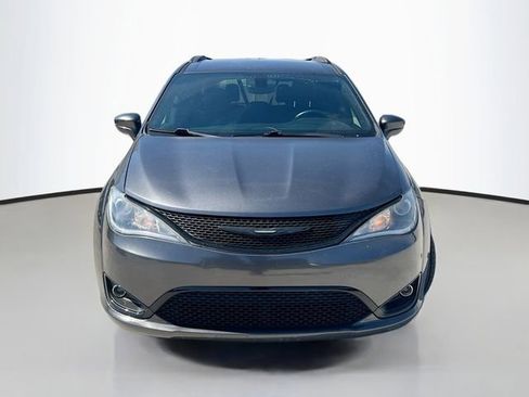 Used 2019 Chrysler Pacifica Touring-L Plus w/ S Appearance Package image 2