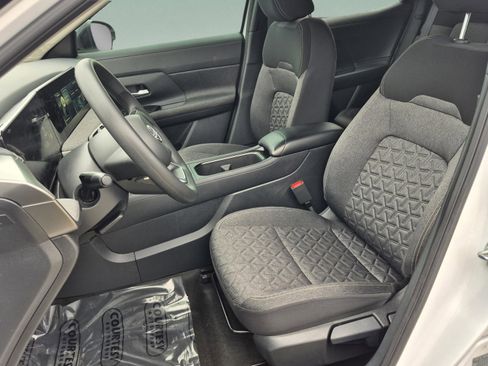 Certified 2025 Nissan Kicks SV FWD image 19
