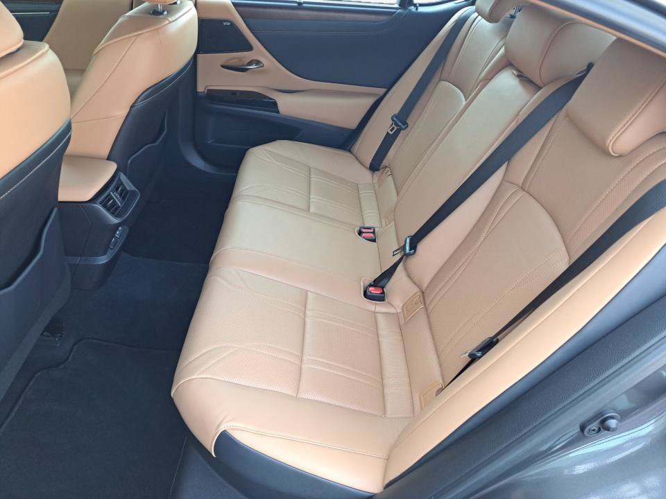 Used 2023 Lexus ES 300h Ultra Luxury w/ Accessory Package (Z2) FWD image 15