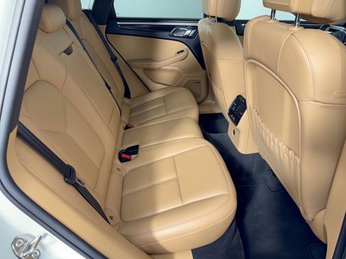 Certified 2018 Porsche Macan S AWD/4WD image 29