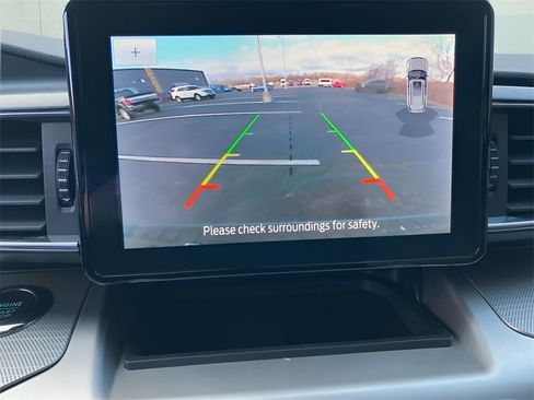 Used 2022 Ford Explorer XLT w/ Equipment Group 202A image 24