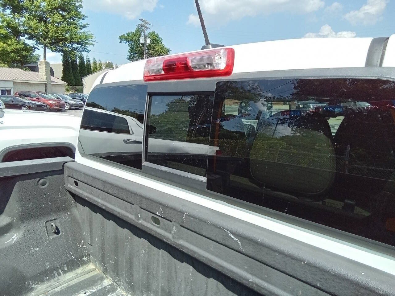 Used 2017 GMC Canyon SLT w/ Driver Alert Package RWD image 9