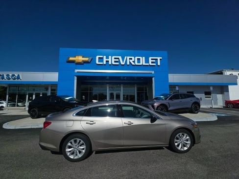 Used 2025 Chevrolet Malibu LT FWD image 2