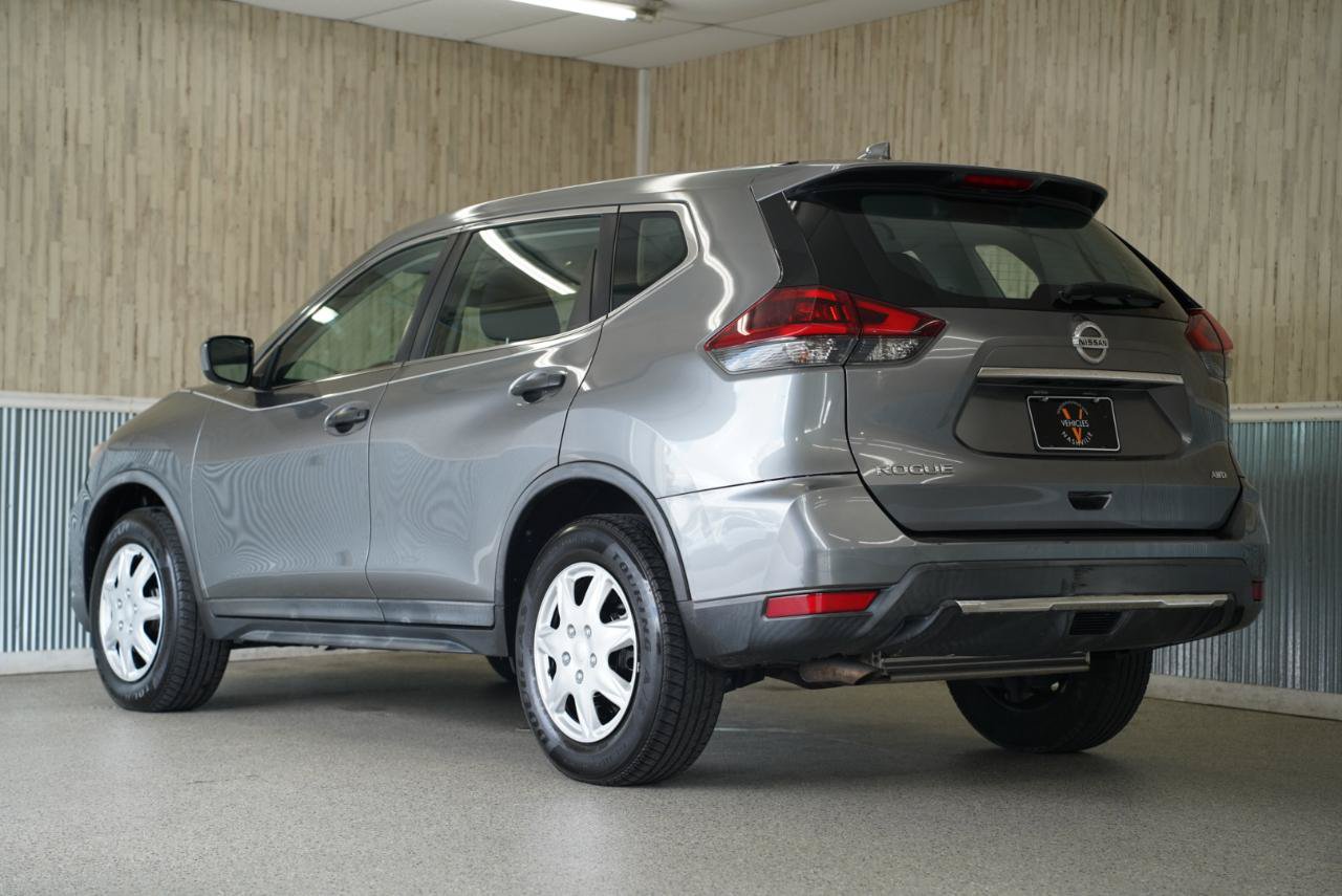 Used 2018 Nissan Rogue S AWD/4WD image 7