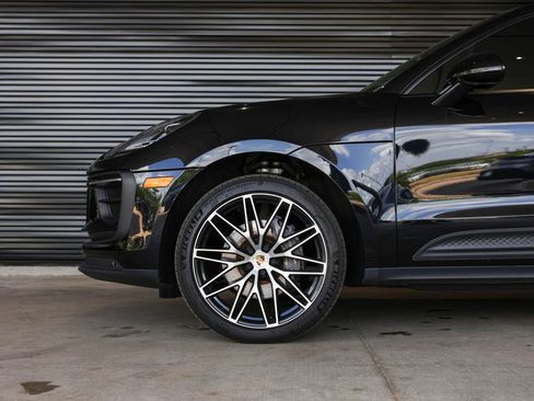 Certified 2023 Porsche Macan AWD/4WD image 12