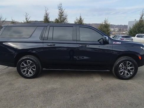 Used 2024 Chevrolet Suburban Z71 w/ Luxury Package image 2