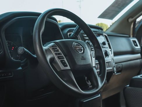 Used 2017 Nissan Titan S image 23