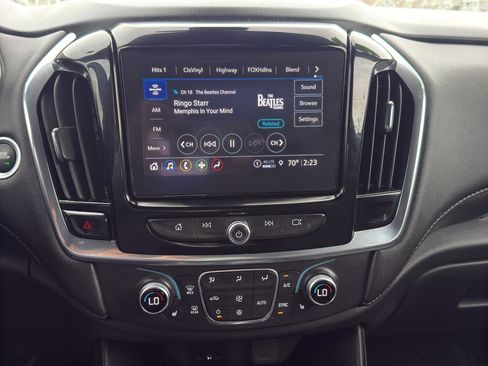 Used 2023 Chevrolet Traverse LT image 27