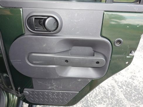 Used 2007 Jeep Wrangler Unlimited Sahara AWD/4WD image 25